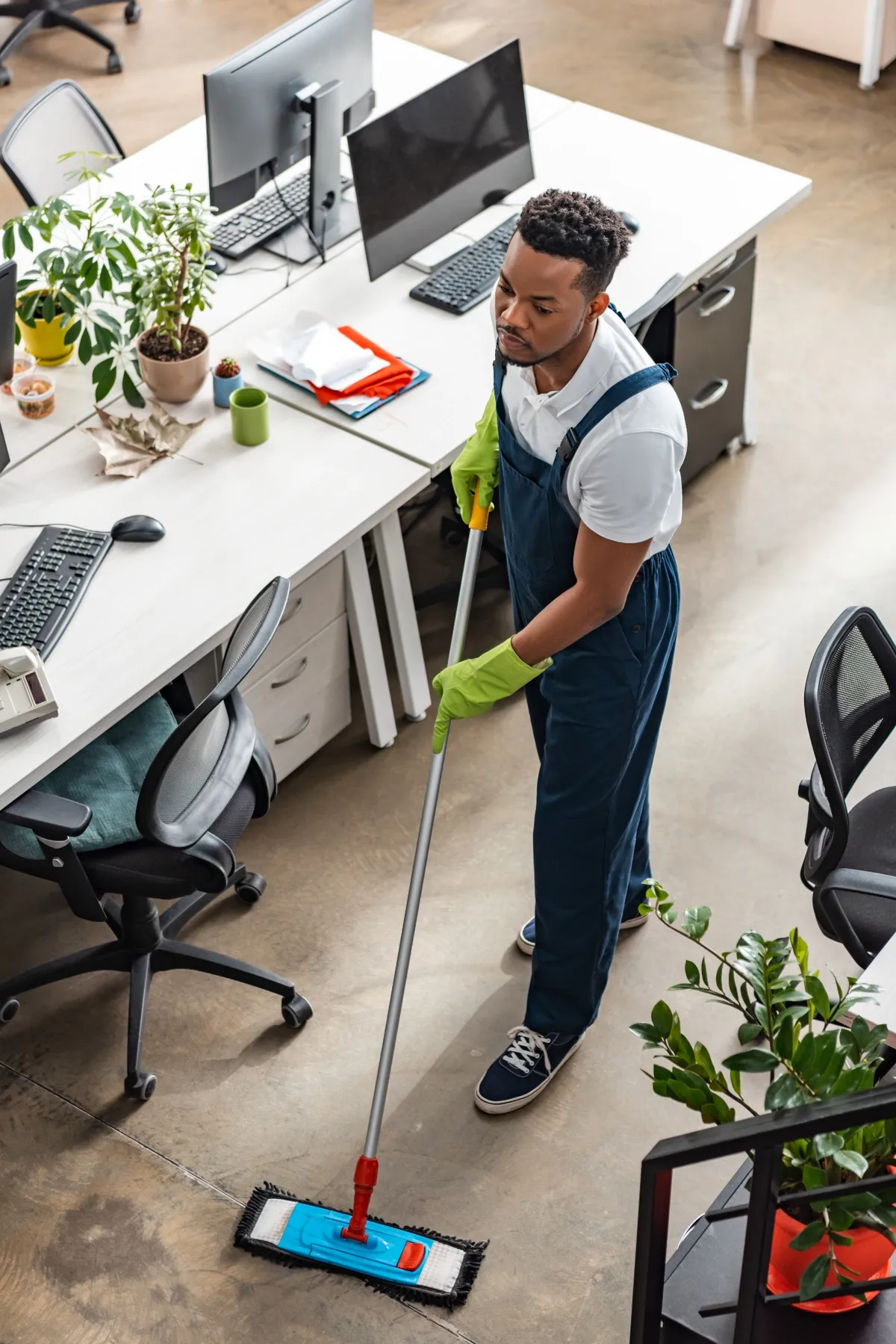 Chicagoland Cleaning Co. technician cleaning a Chicago office floor